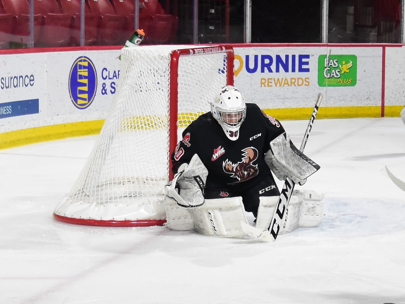 Jackson Unger in net for the Moose Jaw Warriors