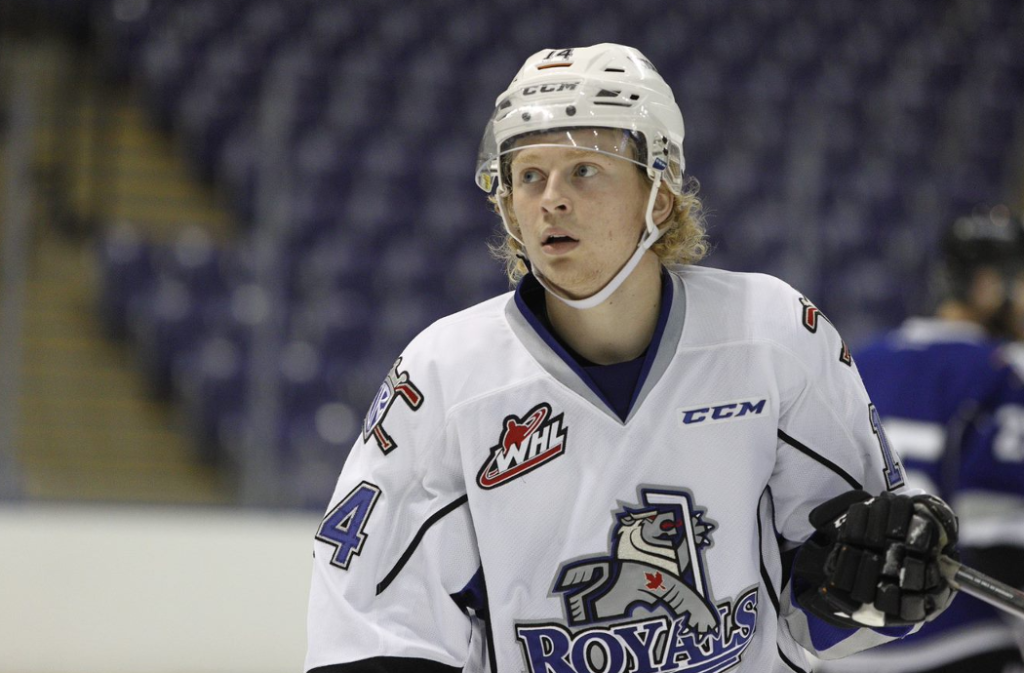 Victoria Royals forward Carter Dereniwsky